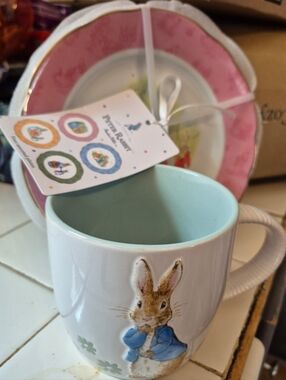 Peter Rabbit Beatrix Potter Mug + 4 Plate Set